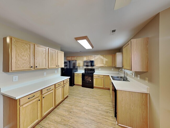 Foto del edificio - 1620 Harrison Way