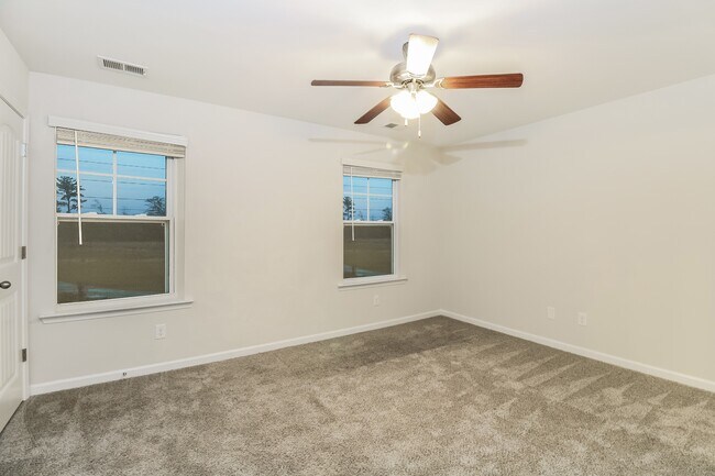 Foto del edificio - 2946 Old Field Rd