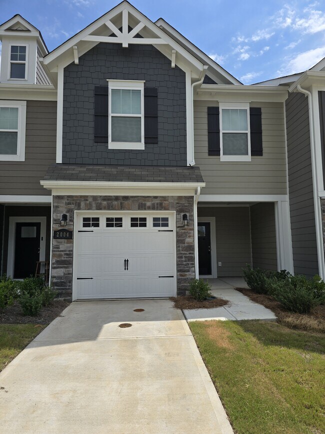 Photo - 2004 Highland Park Dr House