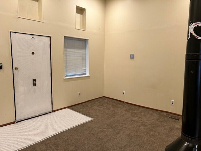 Foto del edificio - 1840 Jancey St