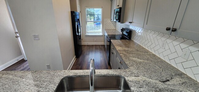 Foto del edificio - 5308 Nikki Way