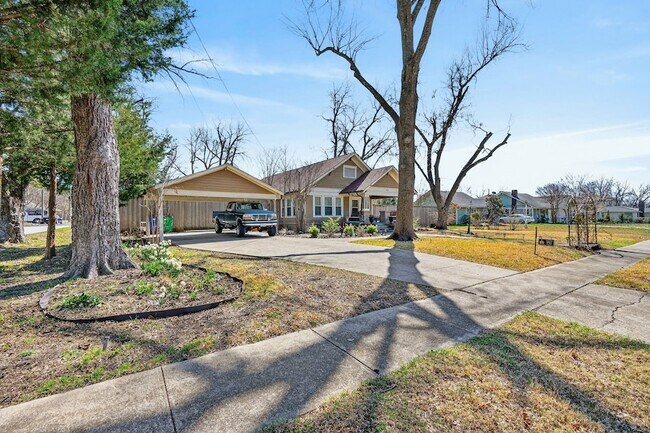 Foto del edificio - 212 N Grand Ave