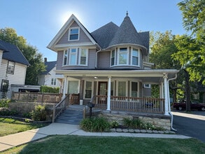 Building Photo - 220 College Ave