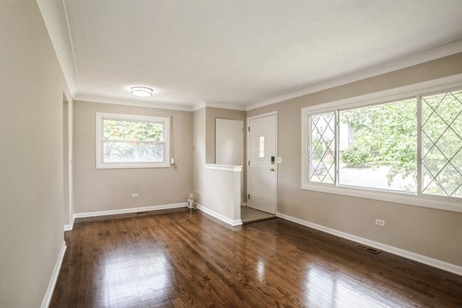 Building Photo - 441 Berteau Ave
