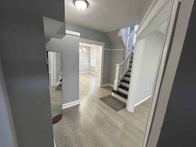 Building Photo - 516 Woodbourne Ave