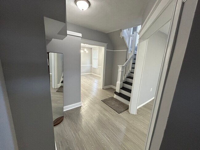 Foto del edificio - 516 Woodbourne Ave