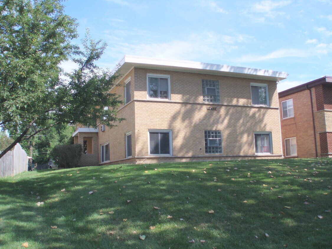 Primary Photo - 27W168 Cooley Ave