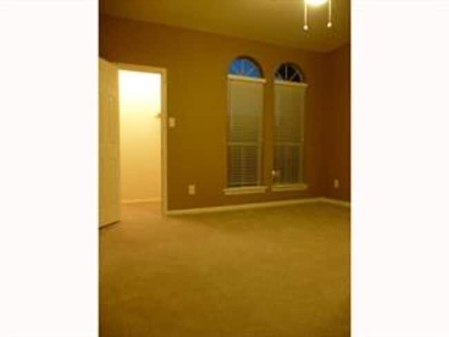 Building Photo - 2529 Rio Grande St