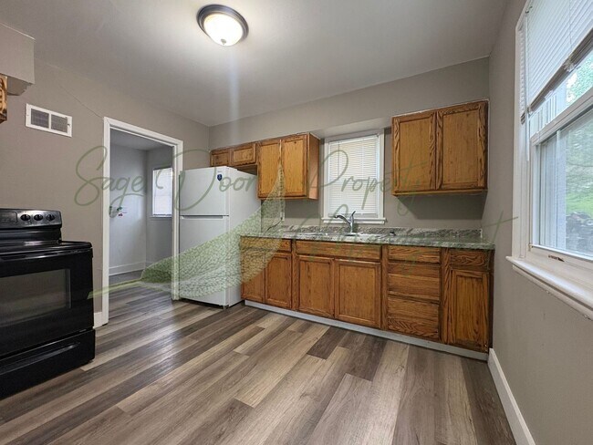 Foto del edificio - DUPLEX IN INDEPENDENCE