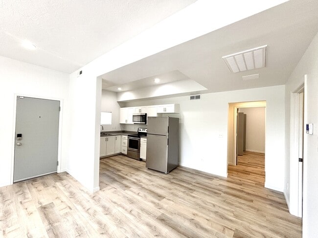 Building Photo - 1090 S 1100 E
