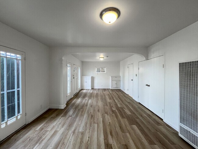 Foto del edificio - $1000 Off the First Month’s Rent - Modern ...