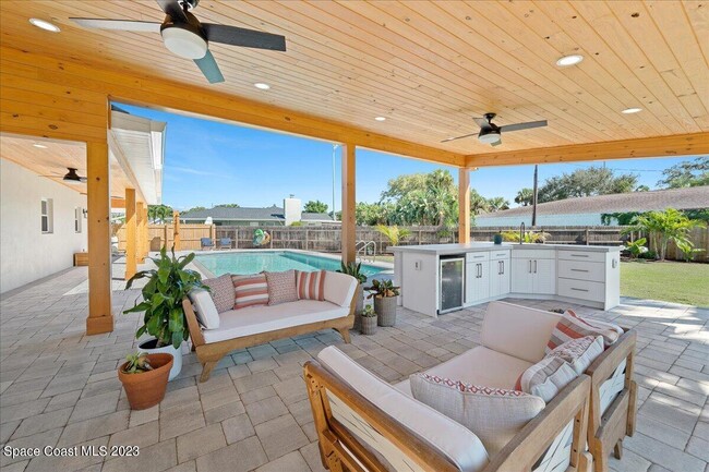 Foto del edificio - 555 Norwood Ct