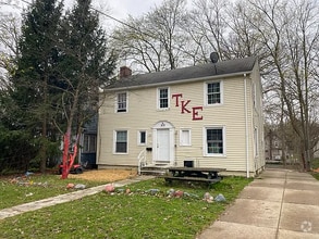 Building Photo - 212 University Dr