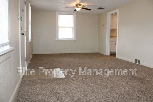 Building Photo - 605 Acero Ave