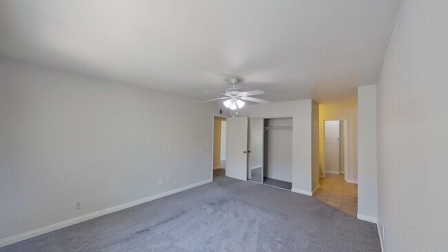 Foto del edificio - 121 Greentree Ln