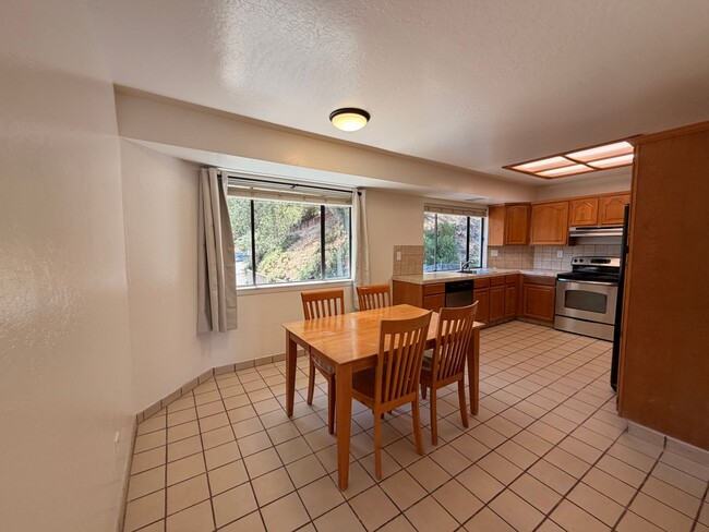 Building Photo - 17106 Shady Ln Dr
