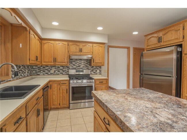 Building Photo - 5245 Clayton Dr