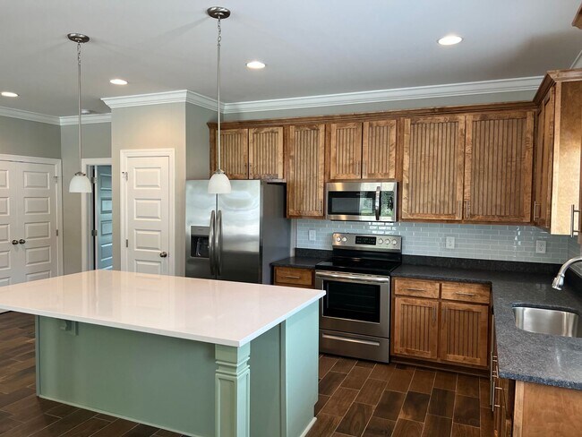 Foto del edificio - Available Fall 2026!