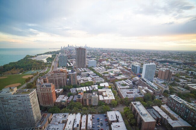 Foto del edificio - 655 W Irving Park Rd