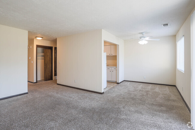 2BR, 1BA - 1,000SF - Fox Run Apartments