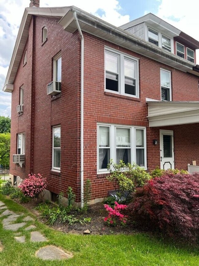 Building Photo - 3 Bedroom House Governor Mifflin Schools