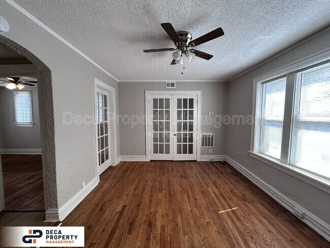 Building Photo - 4231-4233 Ellenwood Ave
