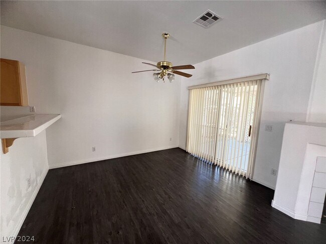 Foto del edificio - 8448 Clear Ave
