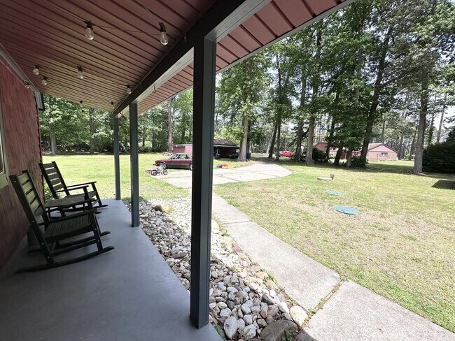 Foto del edificio - Updated Country Retreat with Modern Finishes & Peaceful Pungo Living