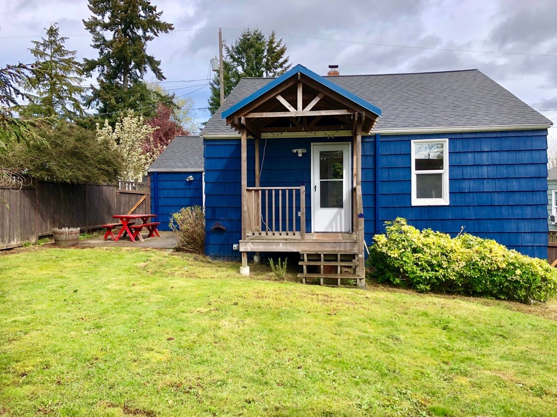 Primary Photo - Quaint and Immaculate Home