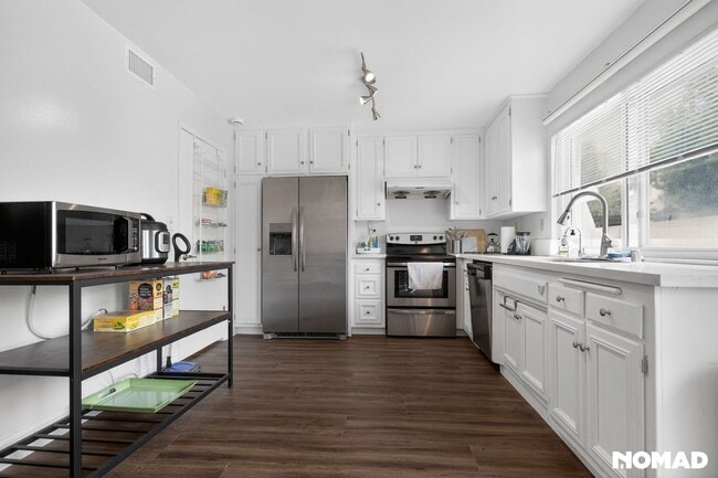 Photo - Unfurnished 3BR 2bath House for rent in Anaheim, CA.