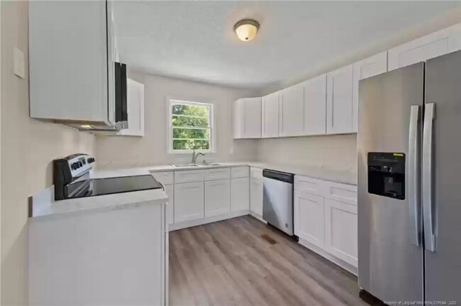 Building Photo - 2127 Dillon Dr