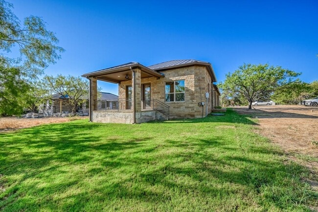 Building Photo - 302 Parallel Cir