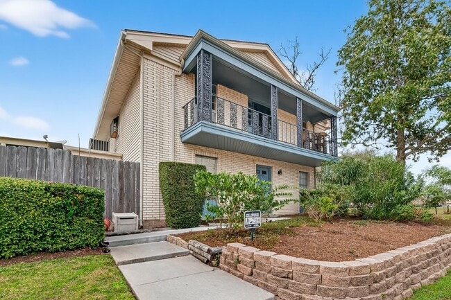 Foto del edificio - 18220 Vinland Dr