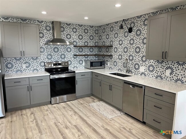 Building Photo - 744 Hill Top Dr