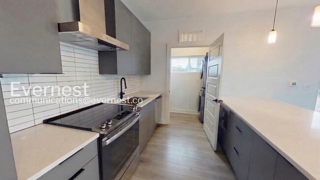 Building Photo - 2220 Webberville Rd