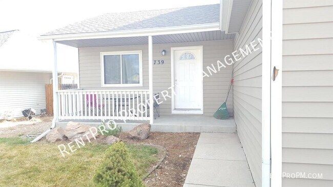 Building Photo - 739 Ponderosa Dr