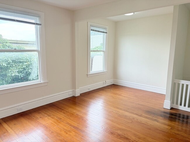 Building Photo - Centrally Located Gorgeous 2 Bedroom 1 Bath**New Appliances**Washer/Dryer**City Views**