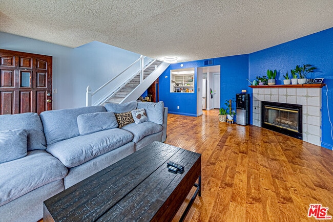 Foto del edificio - 14742 Pioneer Blvd