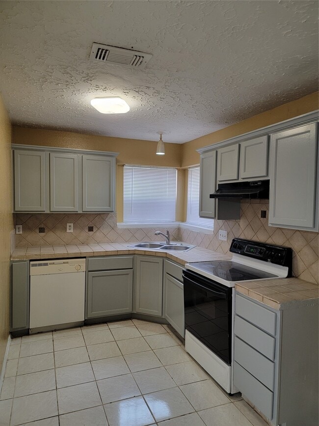 Foto del edificio - 13316 Firebrick Dr