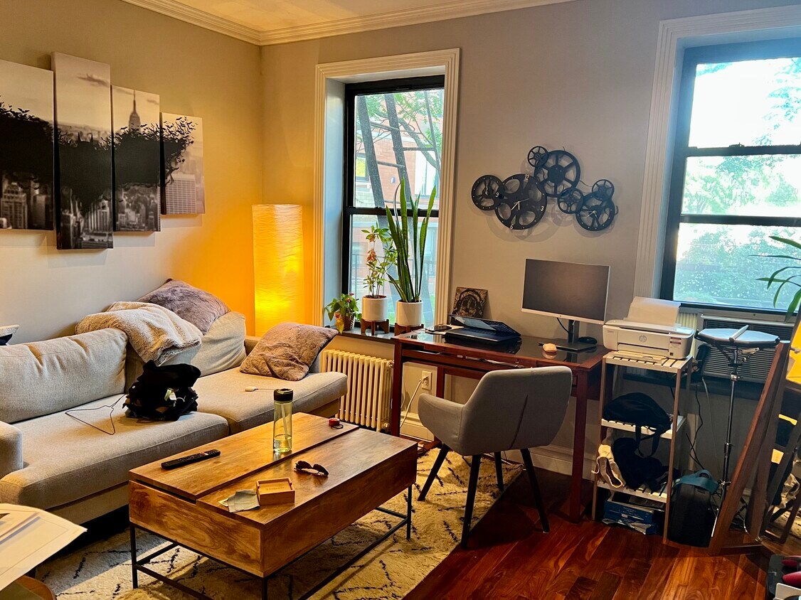 Primary Photo - 273 W 10th St