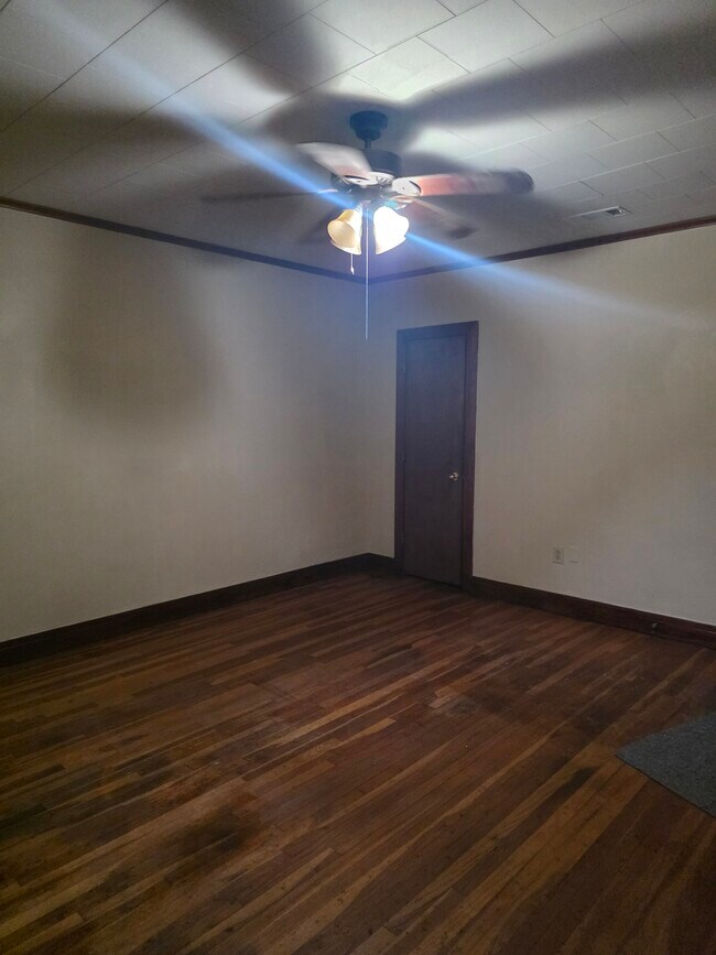 Foto del edificio - 308 N Trinity St