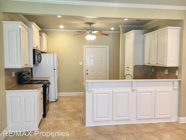 Building Photo - 3 br, 2.5 bath House - 908 S. Audubon Place