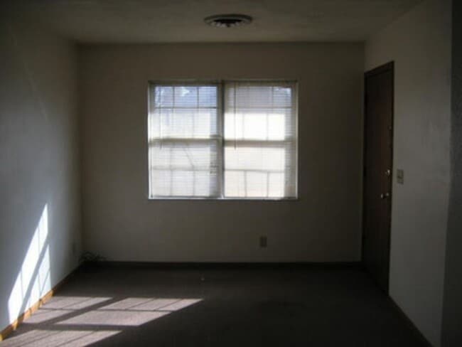 Photo - 831 Strong Apartment