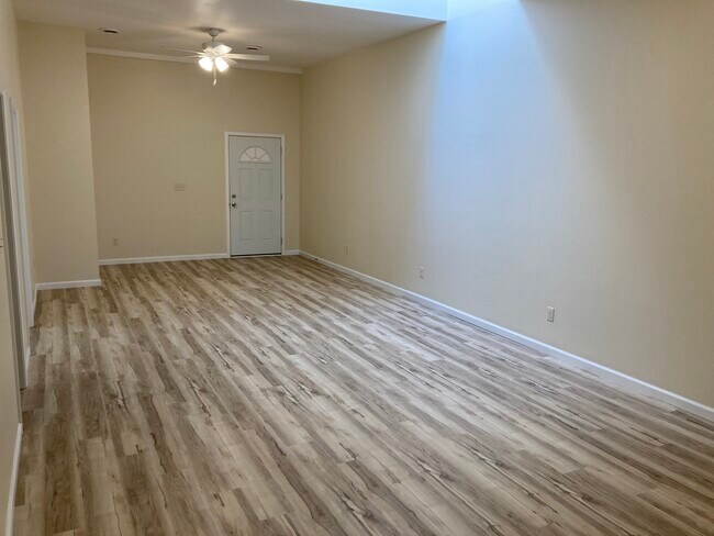 Foto del edificio - 51 E Main St