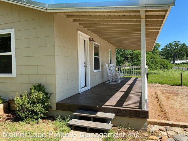 Building Photo - 3 br, 1 bath House - 16870 Yosemite Road