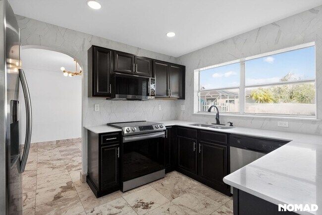 Foto del edificio - 1298 NW 192nd Terrace