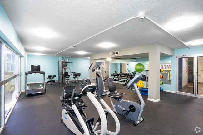 Casa De Oro Fitness Center - Casa De Oro Apartments