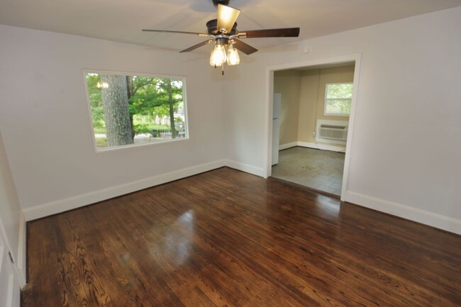 Building Photo - 2702 Old Quintard Ave