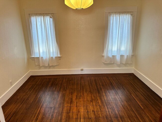 Building Photo - Charming large home with great outdoor spa...