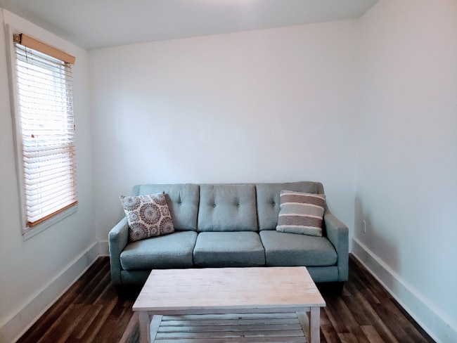 Building Photo - 628 William St